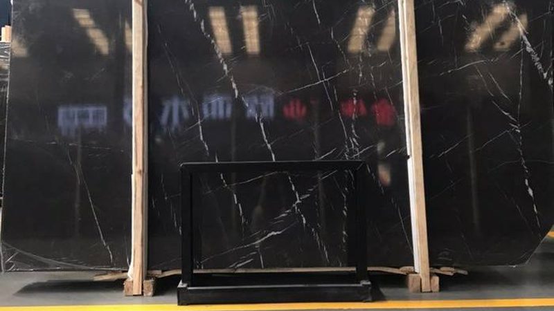 石材马赛克脱落是常见的建筑石材问题，主要原因包括：